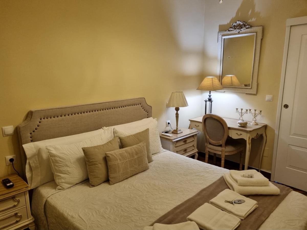 Casa De Lorca Hotel Alcala de Henares Bagian luar foto